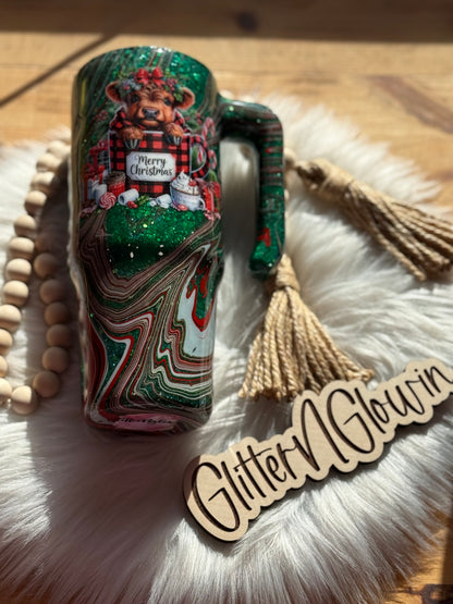25. 30oz Grippy – Evergreen Hydrodip with Christmas cow