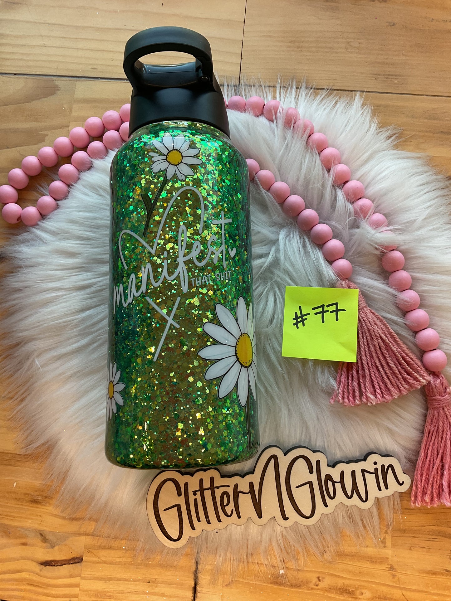 77. 32 oz Hydro – Poison Ivy glitter w/ daisies
