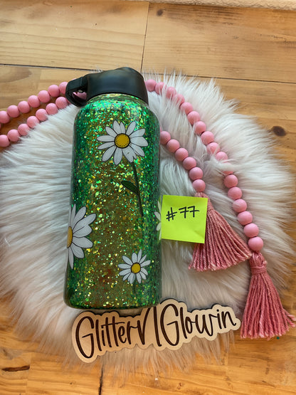 77. 32 oz Hydro – Poison Ivy glitter w/ daisies