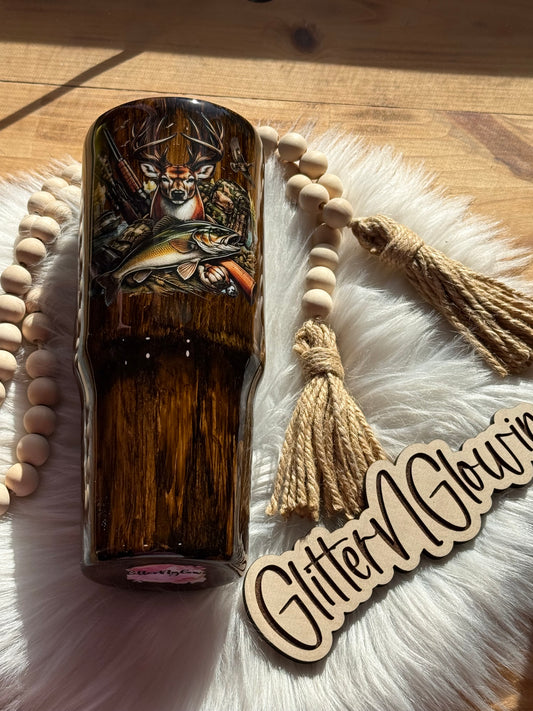 38. 30oz Tri-Sip – Woodgrain with hunting decal