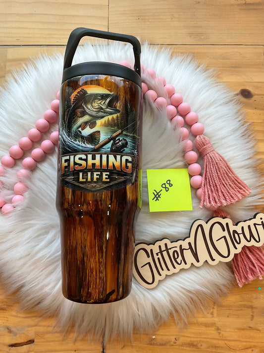 88. 30 oz Clipmate – Woodgrain with fishing decal