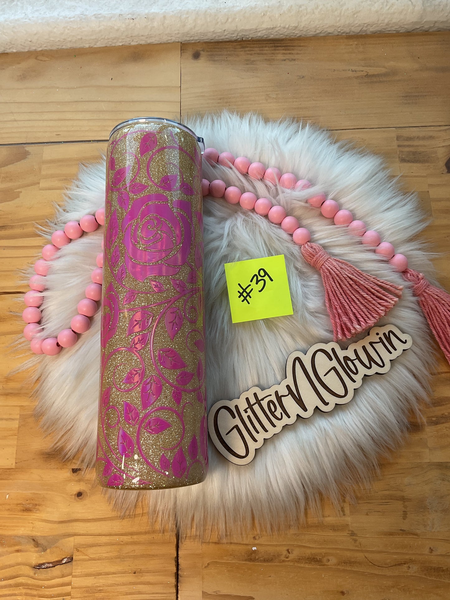 39. 32oz Tipsy – Gold w/ pink roses UV DTF